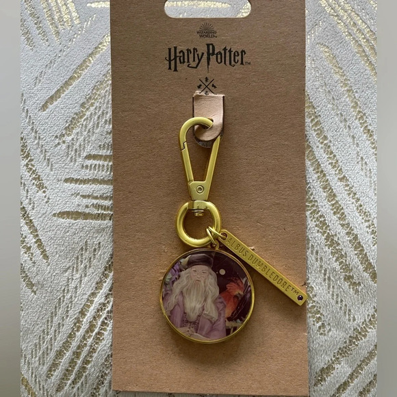 🆕 Harry Potter Wizarding World Dumbledore Keychain Metal Collectible - Picture 3 of 3